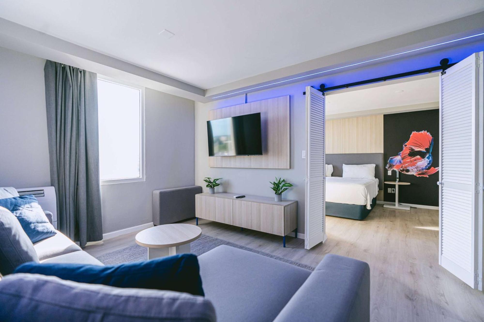 Premier King Suite,1643755876:JPEG